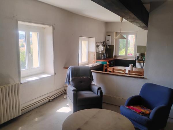 Coup de cœur : Charme, authenticité et potentiel  Maison mitoyenne 5 pièces SAINT PIERRE LE VIEUX (71)