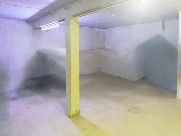 Situé à WALDIGHOFEN, bel appartement de 93m² habitable et 113m² au sol, au calme  avec 1 agréable terrasse ensoleillée de 34m² , 4 pièces, 1 grand séjour de 33m², 3 chambres, un double garage , 1 grande cave et 2 places de parking