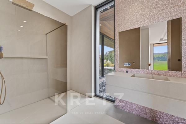 Villa ultra contemporaine de 1000m2 aux prestations hors normes