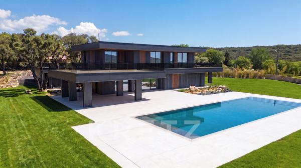 Villa ultra contemporaine de 1000m2 aux prestations hors normes