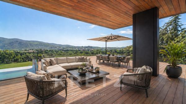 Villa ultra contemporaine de 1000m2 aux prestations hors normes