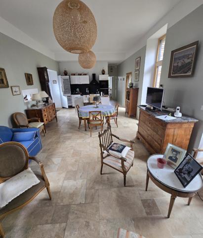 Maison 11 pièce(s) 7 chambre(s) 241 m²