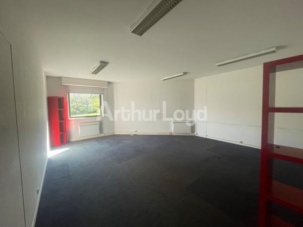 Bureaux à louer Villeneuve d'Ascq - Surface fonctionnelle avec stationnement et accès rapide axes majeurs