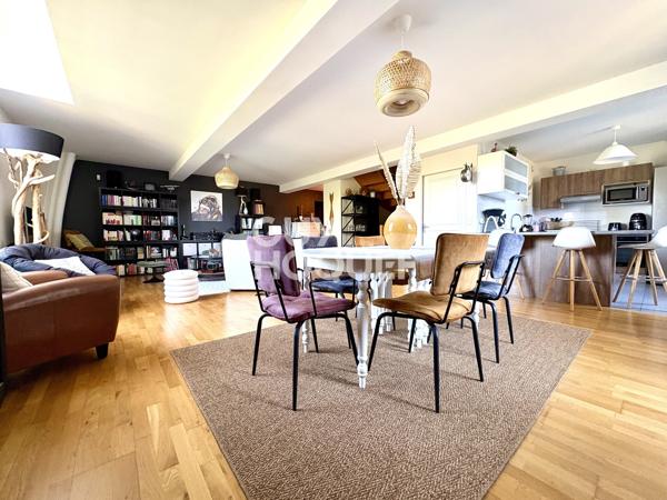 Beau duplex avec 3 chambres et deux places de stationnements