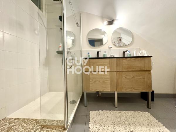 Beau duplex avec 3 chambres et deux places de stationnements