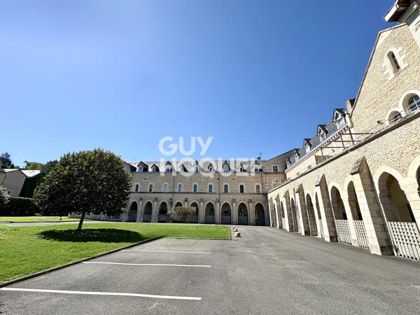 Beau duplex avec 3 chambres et deux places de stationnements