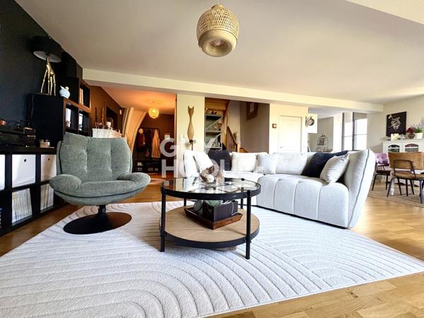 Beau duplex avec 3 chambres et deux places de stationnements