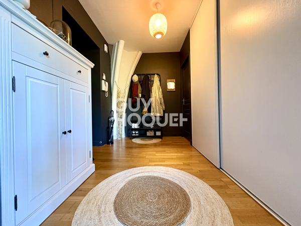 Beau duplex avec 3 chambres et deux places de stationnements