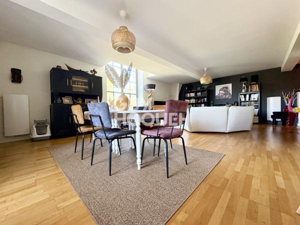 Beau duplex avec 3 chambres et deux places de stationnements