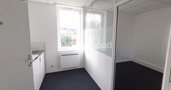 Bureaux rénovés à louer 146m² - Parc de la Plaine - Villeneuve d'Ascq, proche autoroutes et métro