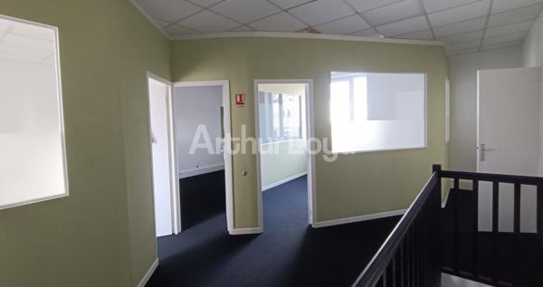 Bureaux rénovés à louer 146m² - Parc de la Plaine - Villeneuve d'Ascq, proche autoroutes et métro