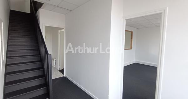Bureaux rénovés à louer 146m² - Parc de la Plaine - Villeneuve d'Ascq, proche autoroutes et métro