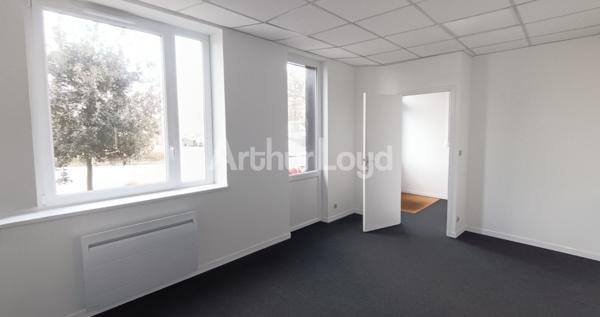 Bureaux rénovés à louer 146m² - Parc de la Plaine - Villeneuve d'Ascq, proche autoroutes et métro