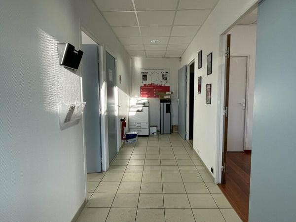 ZONE PERIPHERIQUE DU HAVRE - A LOUER - BUREAUX - 15 STATIONNEMENTS