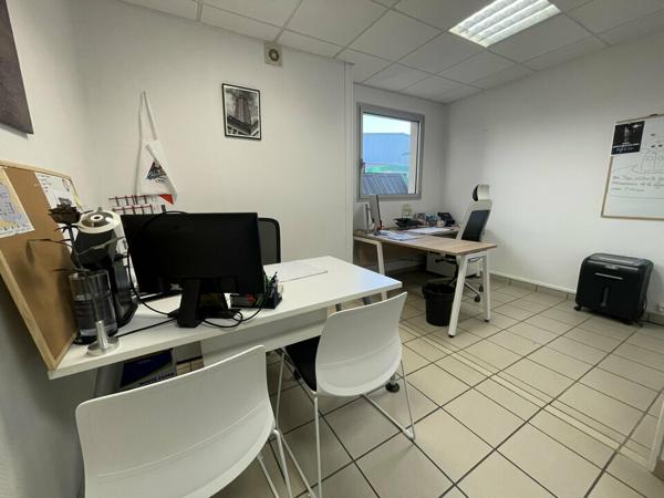 ZONE PERIPHERIQUE DU HAVRE - A LOUER - BUREAUX - 15 STATIONNEMENTS