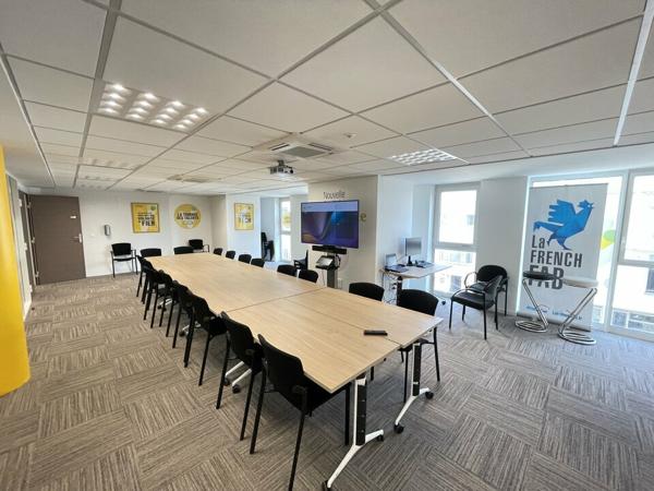 A LOUER POITIERS PROCHE DES CORDELIERS BUREAUX 220m²