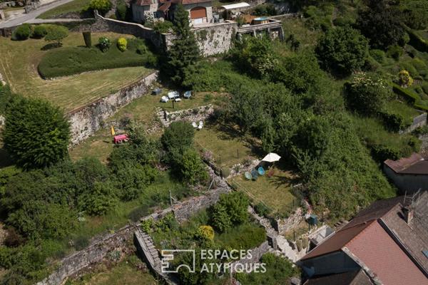 Maison rénovée avec ses terrasses panoramiques dans la région des lacs