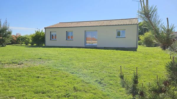 Maison de plain-pied à Saint-Aubin-de-Baubigné (79)