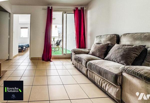 Saint-Denis, charmant appartement T2 de 33,61 m² vendu meublé