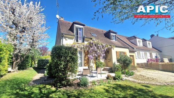 GROSLAY,

Dans un quartier pavillonnaire recherché, ...