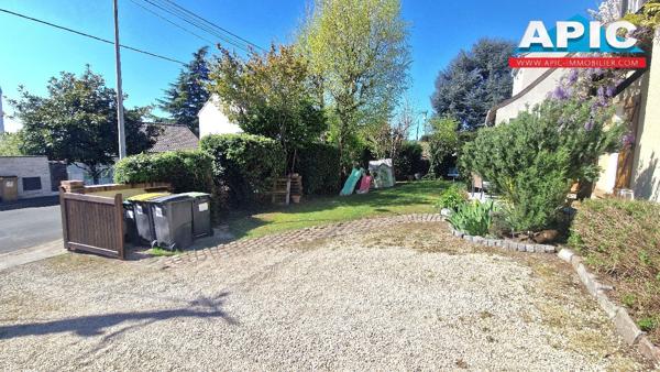 GROSLAY,

Dans un quartier pavillonnaire recherché, ...