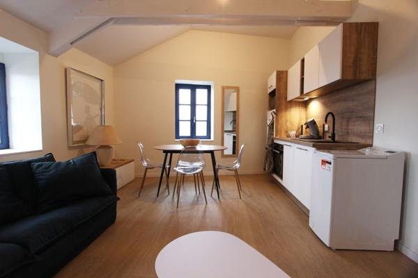 UN APPARTEMENT DE TYPE 3, MEUBLE, SITUE AU CŒUR DE LA VILLE CLOSE A CONCARNEAU. -
