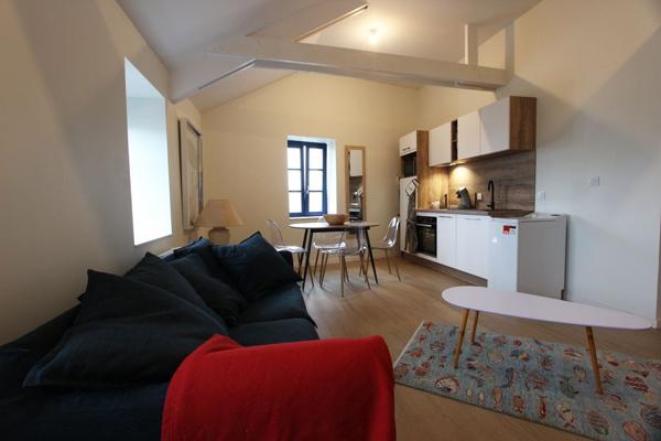 UN APPARTEMENT DE TYPE 3, MEUBLE, SITUE AU CŒUR DE LA VILLE CLOSE A CONCARNEAU. -