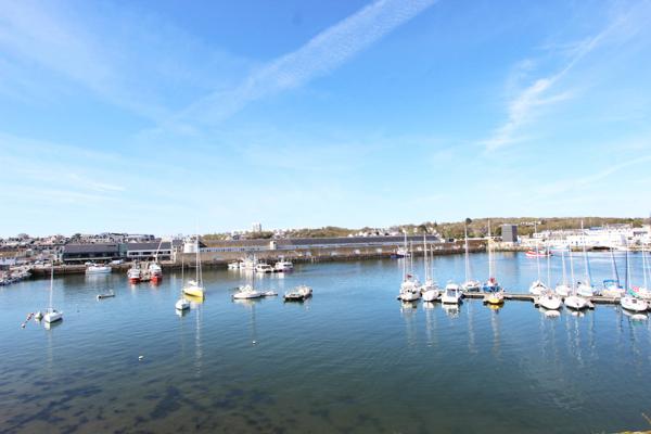 UN APPARTEMENT DE TYPE 3, MEUBLE, SITUE AU CŒUR DE LA VILLE CLOSE A CONCARNEAU. -