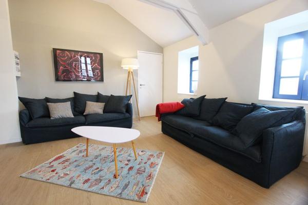 UN APPARTEMENT DE TYPE 3, MEUBLE, SITUE AU CŒUR DE LA VILLE CLOSE A CONCARNEAU. -