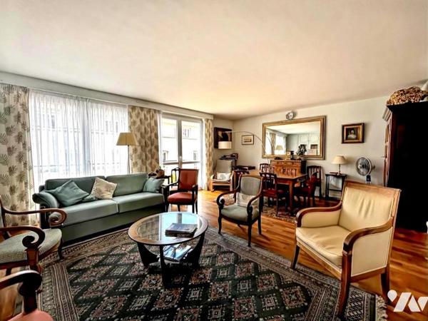 APPARTEMENT AVEC BALCON ET PARKING CENTRE VILLE