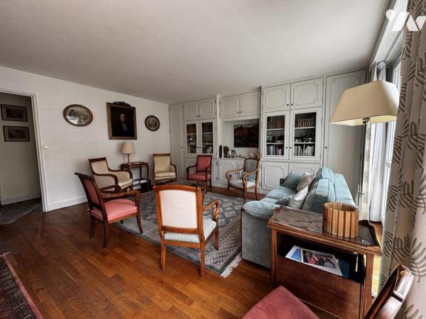 APPARTEMENT AVEC BALCON ET PARKING CENTRE VILLE