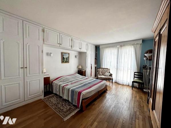 APPARTEMENT AVEC BALCON ET PARKING CENTRE VILLE