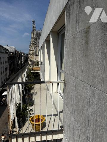 APPARTEMENT AVEC BALCON ET PARKING CENTRE VILLE