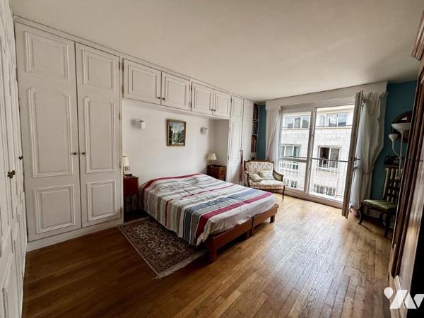 APPARTEMENT AVEC BALCON ET PARKING CENTRE VILLE