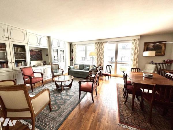 APPARTEMENT AVEC BALCON ET PARKING CENTRE VILLE