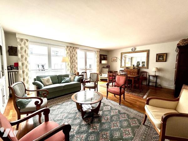 APPARTEMENT AVEC BALCON ET PARKING CENTRE VILLE