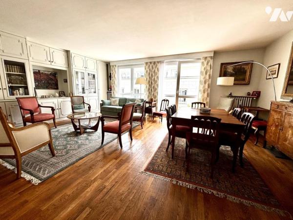APPARTEMENT AVEC BALCON ET PARKING CENTRE VILLE