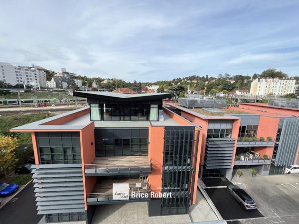 Bureaux à vendre ou à louer à Caluire-et-Cuire avec terrasses et accès rapide