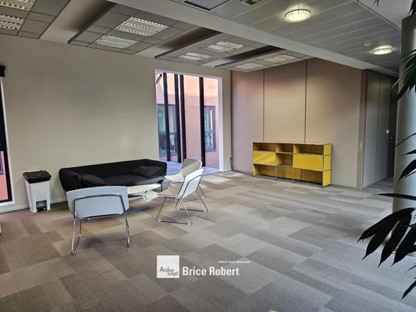 Bureaux à vendre ou à louer à Caluire-et-Cuire avec terrasses et accès rapide