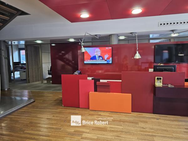 Bureaux à vendre ou à louer à Caluire-et-Cuire avec terrasses et accès rapide