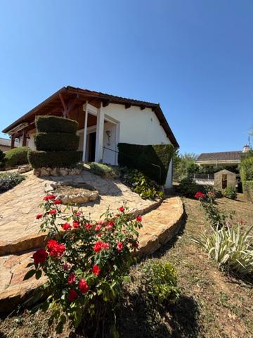 Carnay-lès-Mâcon - Une maison à réinventer,dans un cadre de vie privilégié