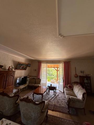 Carnay-lès-Mâcon - Une maison à réinventer,dans un cadre de vie privilégié