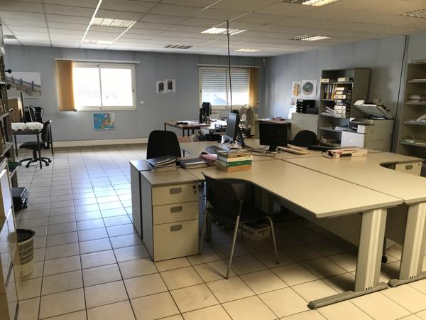 LOCATION BUREAUX - PARKING - MONTOIR DE BRETAGNE - 193 M2