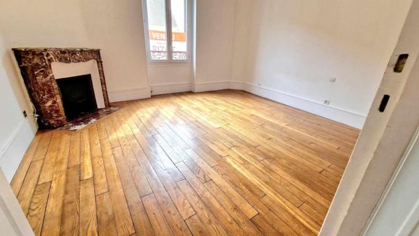 Corps de feme rénové en centre ville