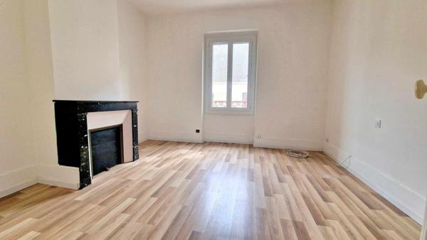 Corps de feme rénové en centre ville