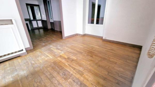 Corps de feme rénové en centre ville