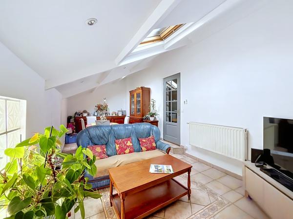 Maison
         5 pièces
        - 109 m² Exclusivité 285 000 € *