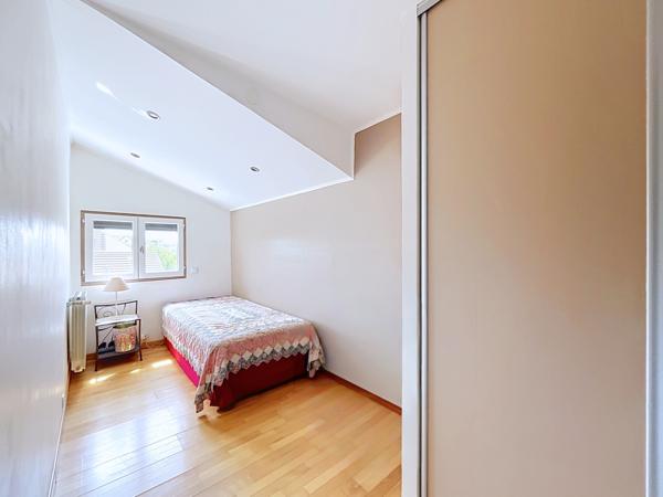 Maison
         5 pièces
        - 109 m² Exclusivité 285 000 € *
