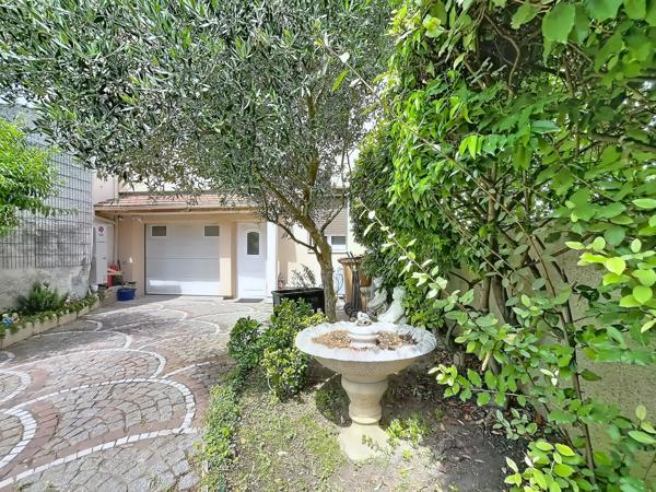 Maison
         5 pièces
        - 109 m² Exclusivité 285 000 € *