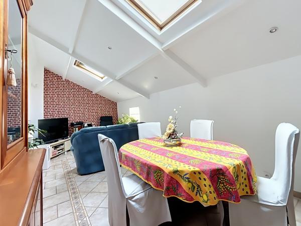 Maison
         5 pièces
        - 109 m² Exclusivité 285 000 € *